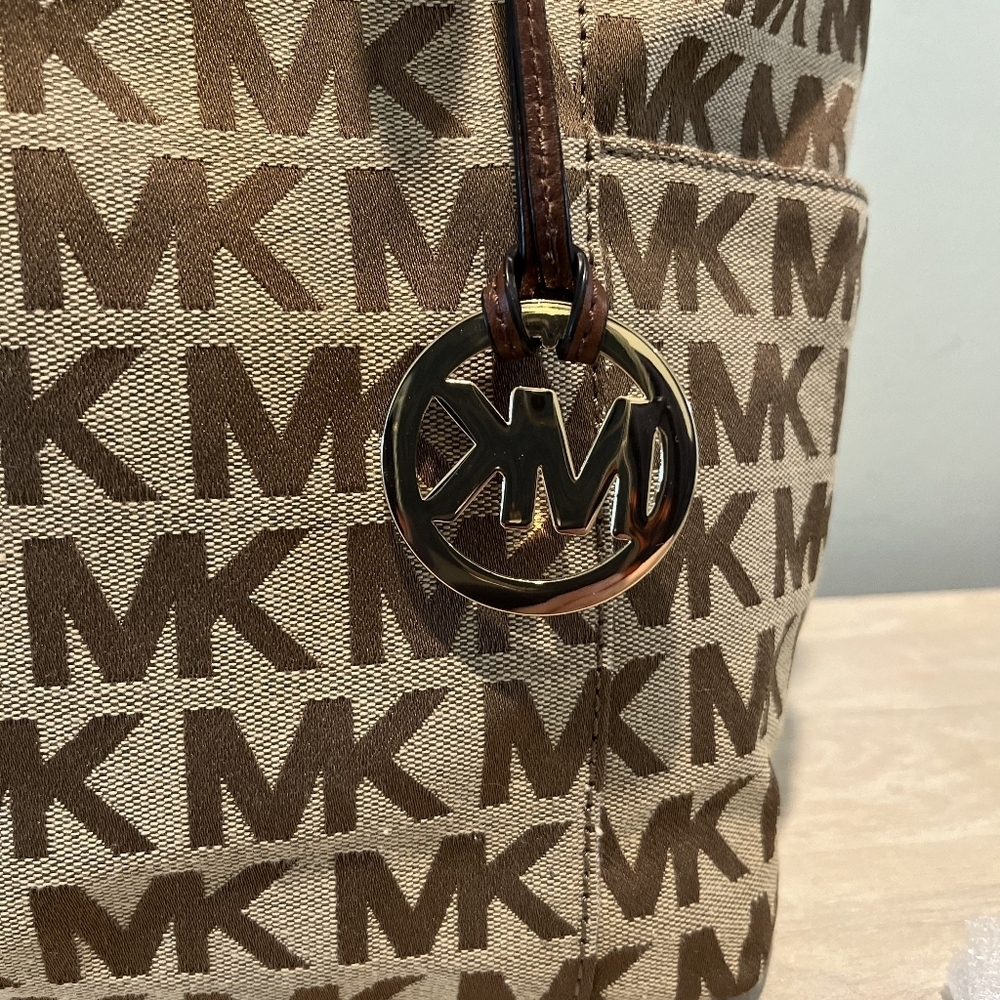 Immaculate, Like New Michael Kors Brown Monogram Canvas & Leather Tote - Picture 4 of 16